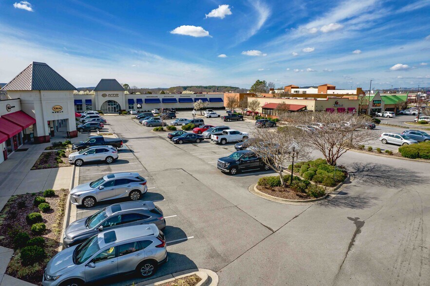 More Photos Of 3028-3030 Memorial Pky SW, Huntsville Unknown For Lease