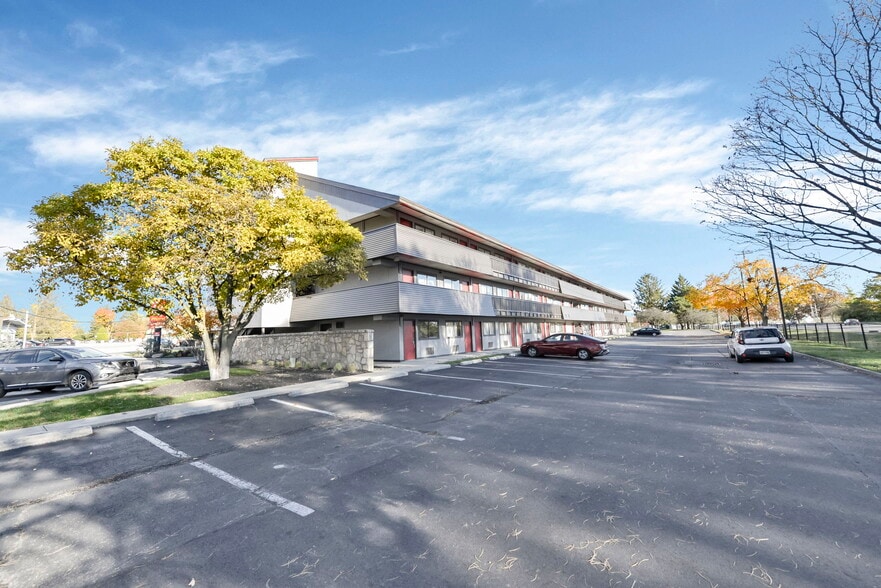 More Photos Of 441 Ackerman Rd, Columbus Hotel For Sale