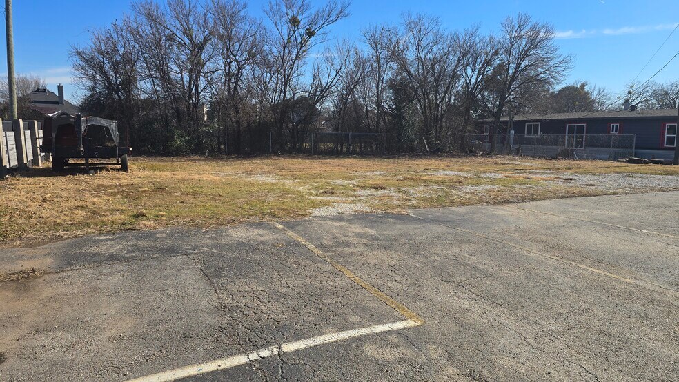 More Photos Of 2817 SW Wilshire Blvd, Burleson Auto Repair For Lease