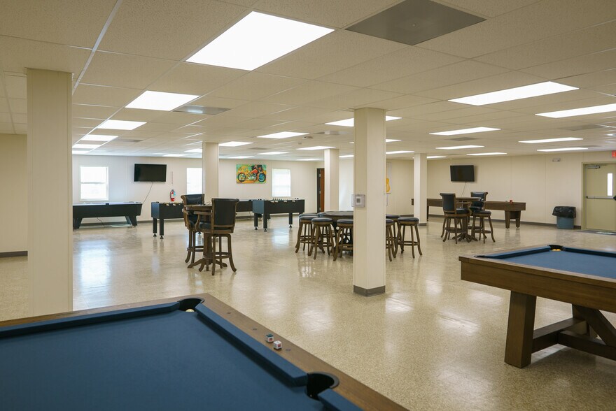 More Photos Of 7402 S US Highway 83, Laredo Warehouse For Lease