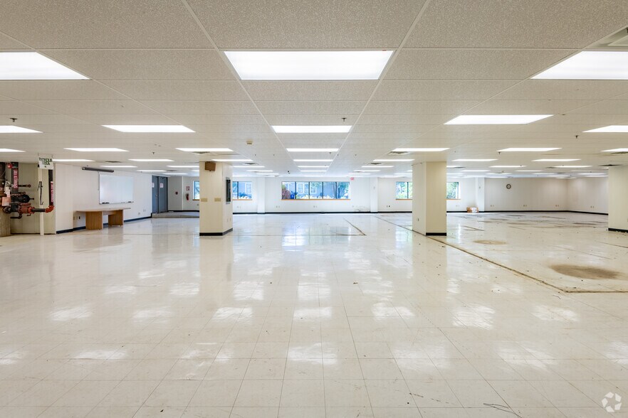 More Photos Of 612 E Lake St, Lake Mills Industrial For Sale