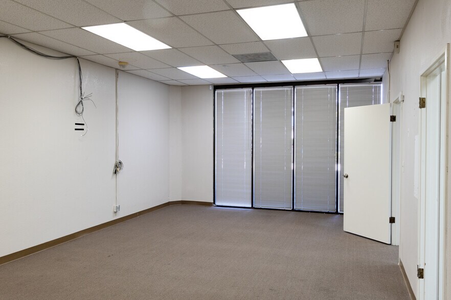 More Photos Of 1310-1314 Ross St, Petaluma Warehouse For Lease