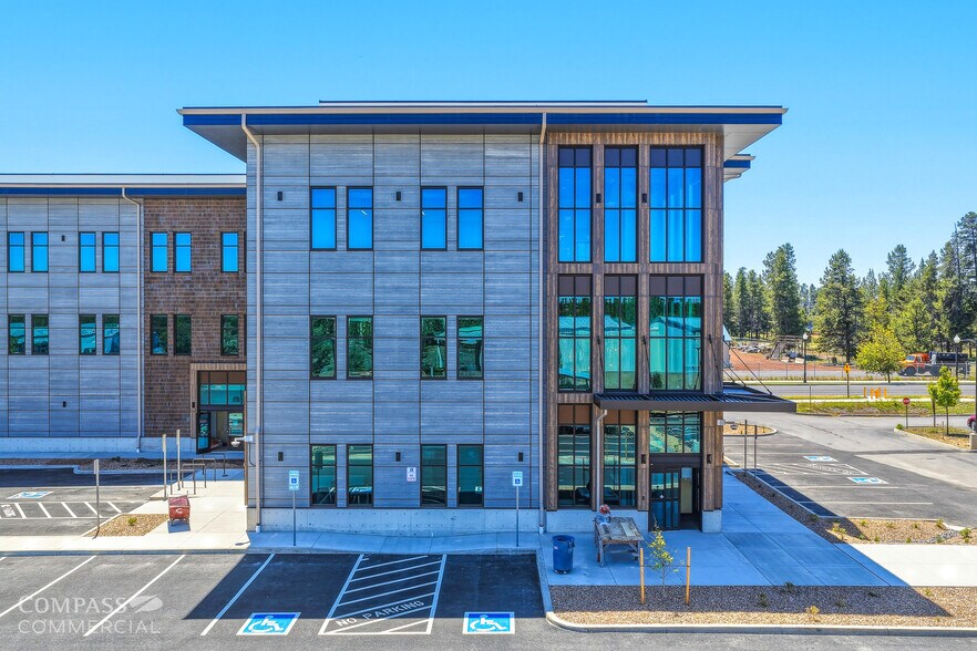 More Photos Of 51601 Bluewood Ave, La Pine Rehabilitation Center For Lease