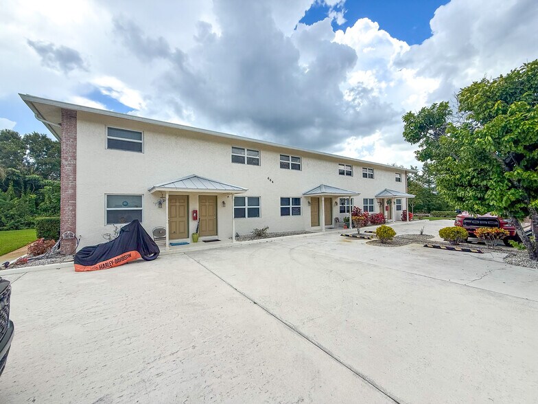 More Photos Of 604 SW 35th St, Palm City Apartments For Sale