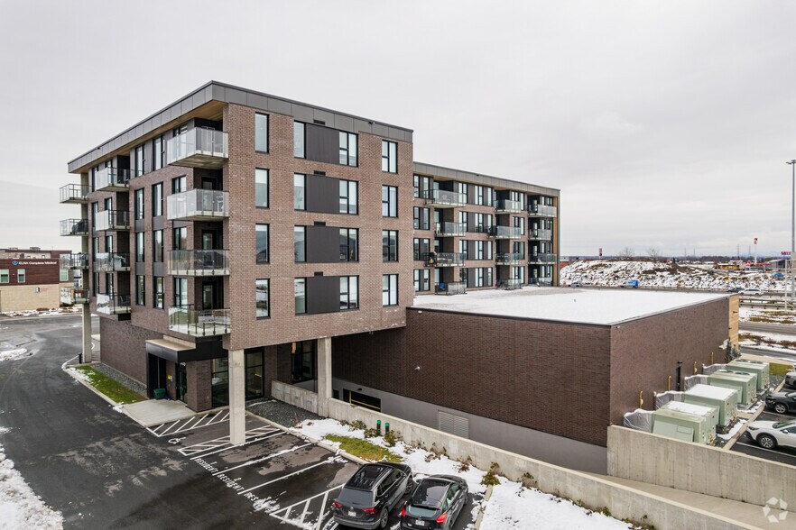 More Photos Of 4500 - 4605 Ch Du Crépuscule, Saint-mathieu-de-beloeil Storefront Retail Residential For Lease