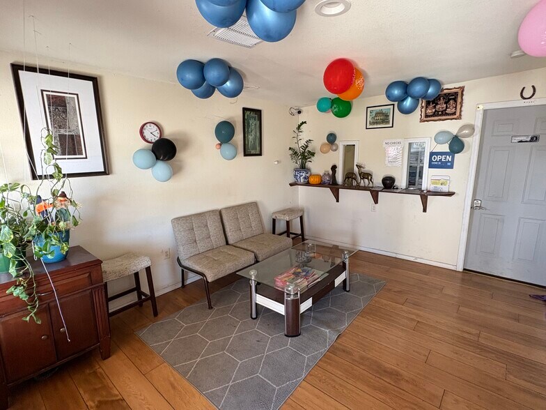 More Photos Of 405 W Jackson St, El Campo Hotel For Sale