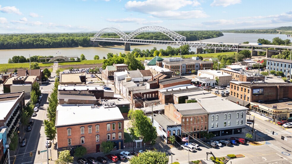 More Photos Of 227 Pearl St, New Albany Office For Lease