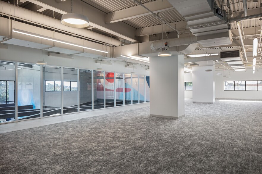 More Photos Of 2051 Palomar Airport Rd, Carlsbad Research And Development For Lease