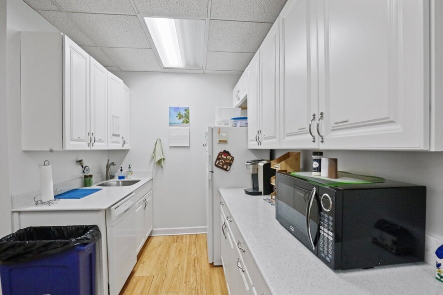 More Photos Of 1N131 County Farm Rd, Winfield Office For Sale