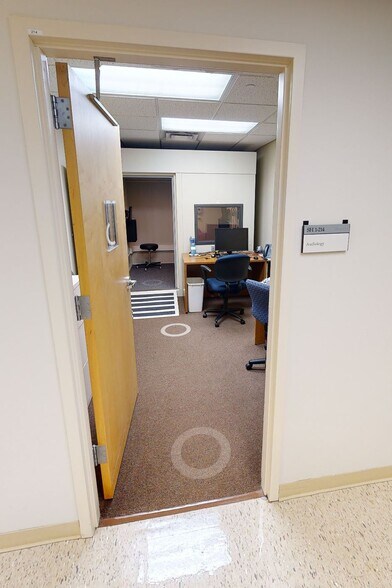 More Photos Of 625 N Jackson Ave, Springfield Healthcare For Sale