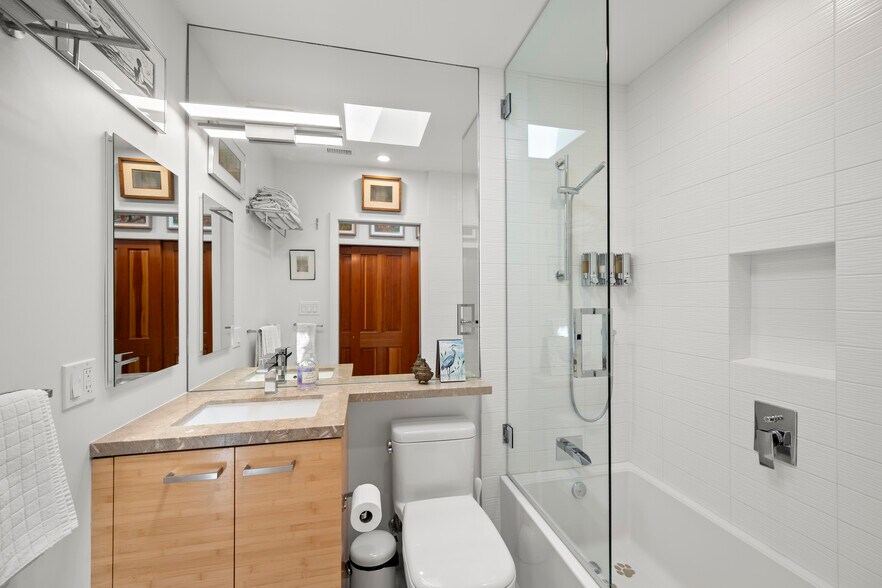 More Photos Of 112-20 E Redwood St, San Diego Apartments For Sale