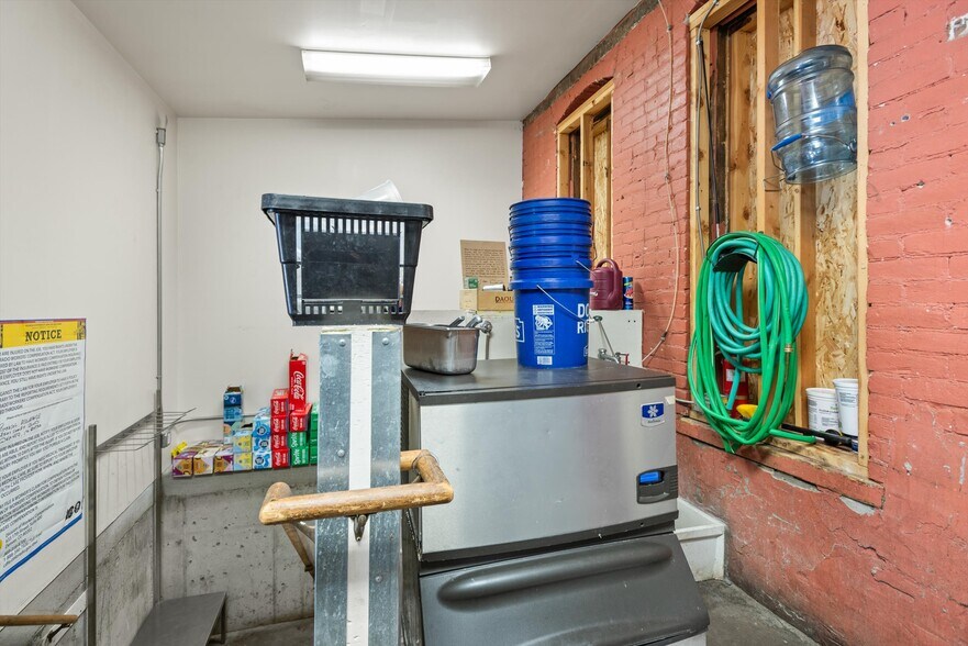 More Photos Of 335 Main St, Carbondale General Retail For Sale