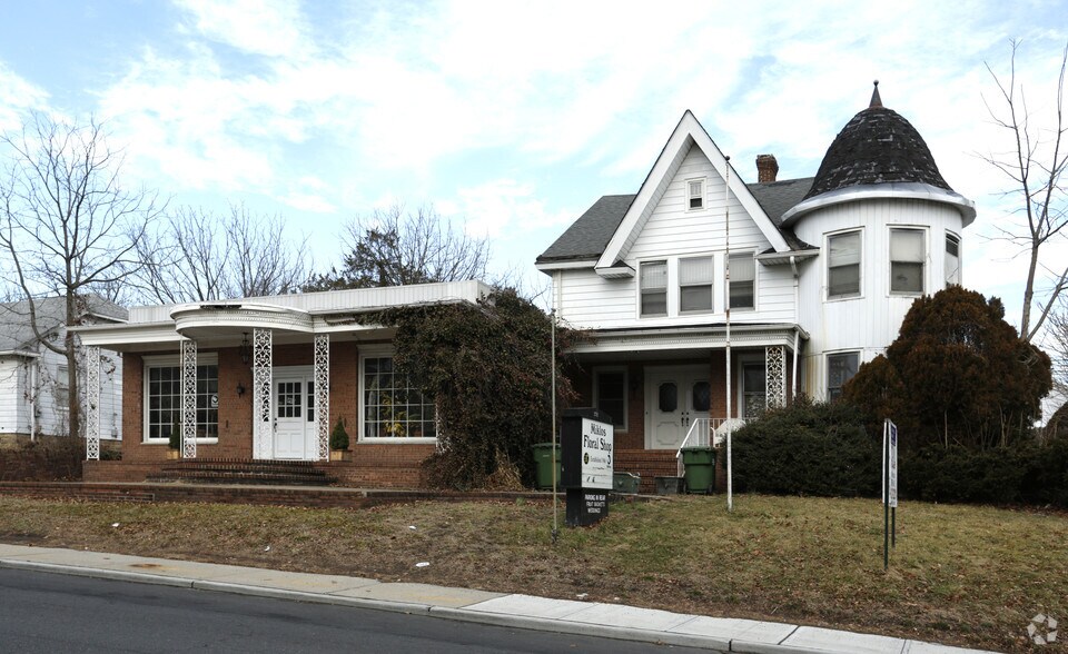 More Photos Of 215 Washington Rd, Sayreville Storefront Retail Residential For Lease