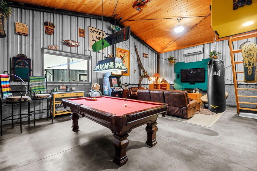 More Photos Of 16710 Oak Hollow Dr, Cottonwood Lodge Meeting Hall For Sale