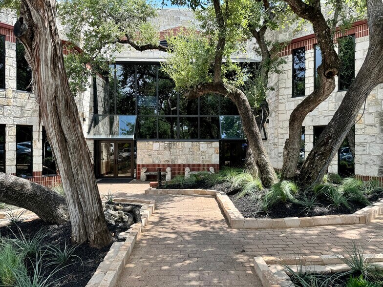 More Photos Of 4807 Spicewood Springs Rd, Austin Unknown For Lease