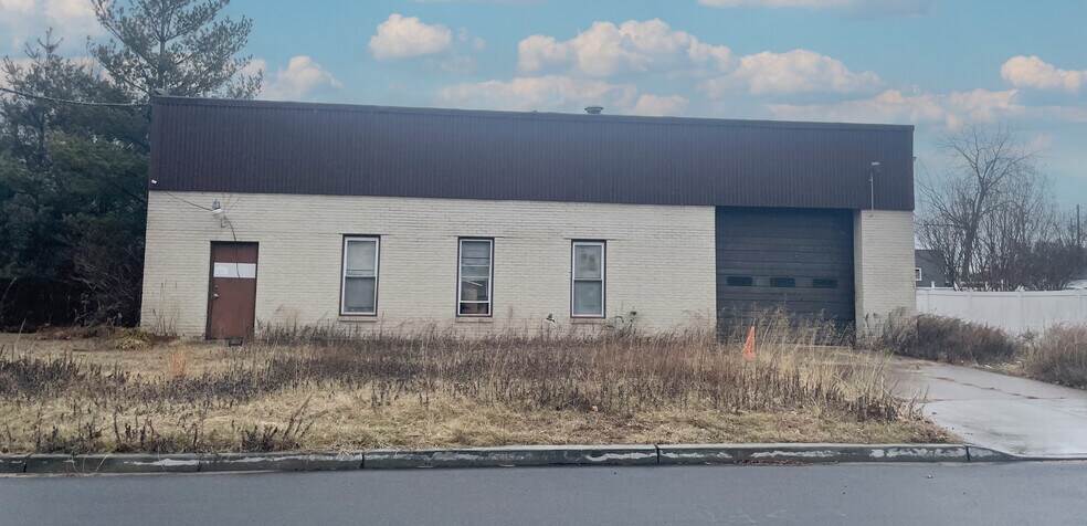 More Photos Of 460-464 N Randolph Ave, Cinnaminson Warehouse For Lease