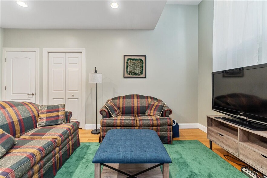 More Photos Of 260 A Washington Ave, Albany Apartments For Sale