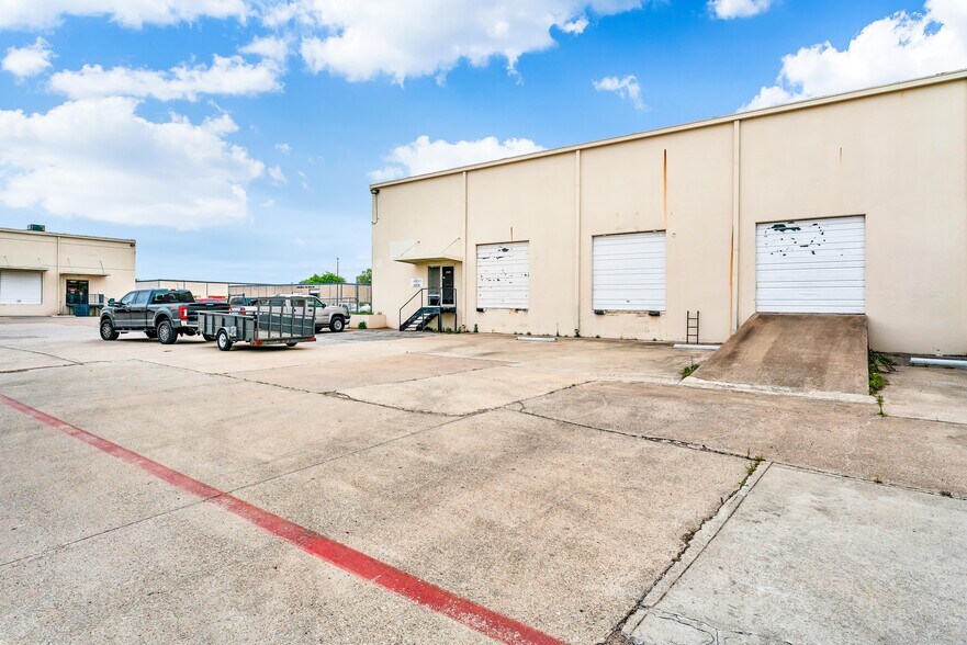 More Photos Of 2355 Pecan Ct, Haltom City Unknown For Lease