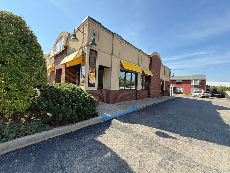 Primary Photo Of 3314 Preston Hwy, Louisville Restaurant For Sale