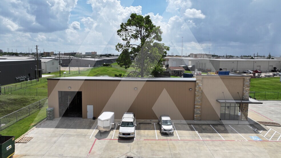 More Photos Of 8460 N Sam Houston Pky W, Houston Unknown For Lease