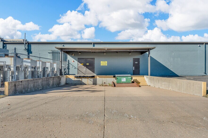 More Photos Of 400 SE Jefferson St, Topeka Flex For Sale