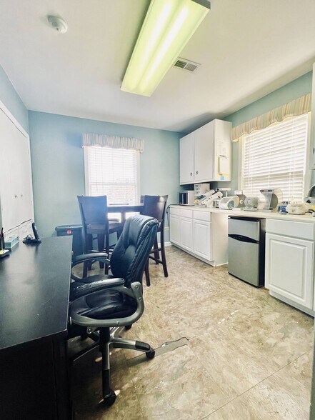 More Photos Of 411 E Statesville Ave, Mooresville Medical For Lease