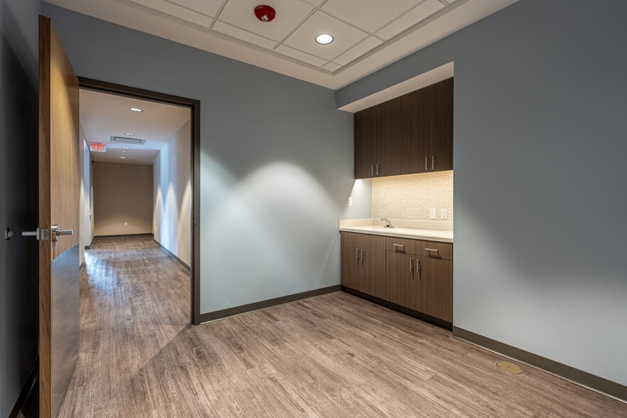 More Photos Of 1150 E Ogden Ave, Naperville Medical For Lease