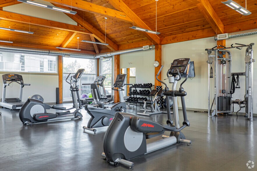 More Photos Of 2105 90 Av SW, Calgary Apartments For Lease