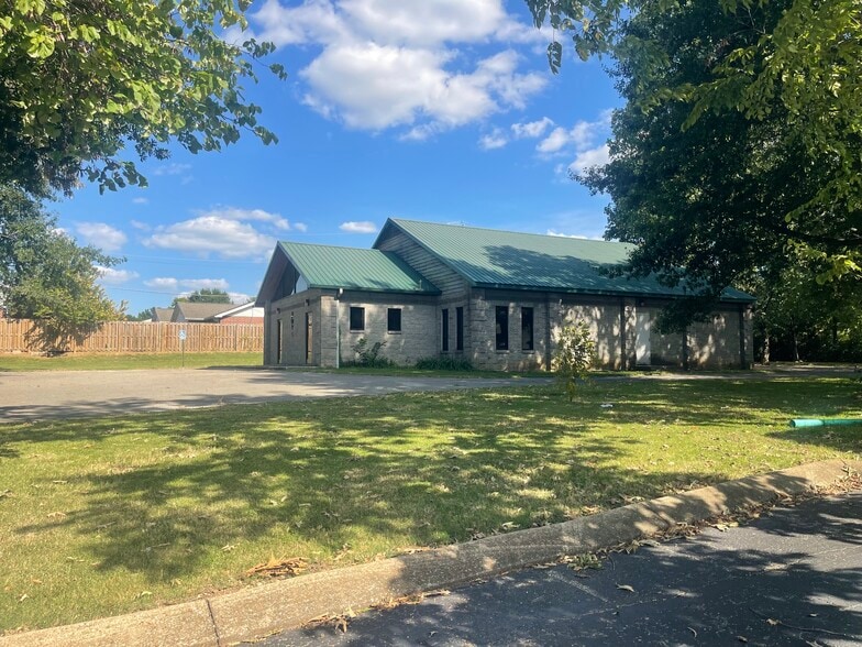 Primary Photo Of 84 W University Pky, Jackson General Retail For Sale