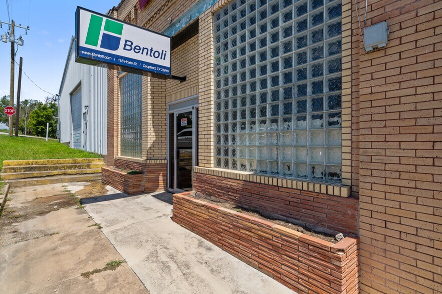 More Photos Of 116 Hoxie St, Coupland General Retail For Sale