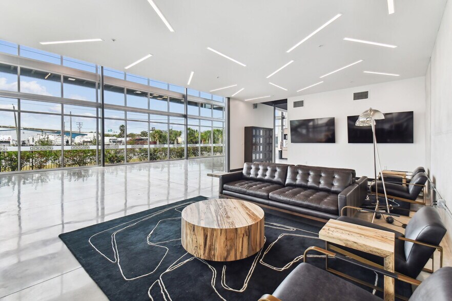 More Photos Of 1111 N 34th St, Tampa Self Storage For Sale