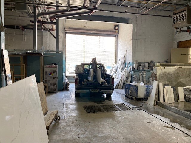 More Photos Of 7 McLean Blvd, Paterson Showroom For Lease