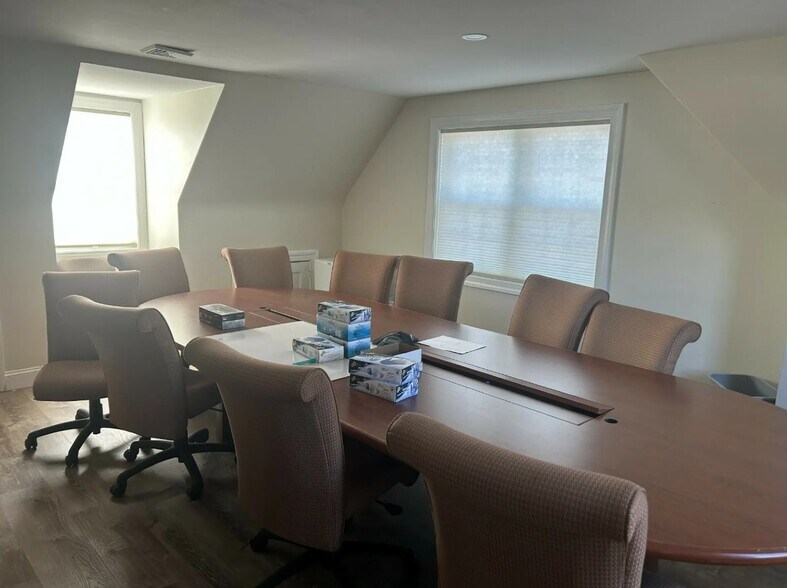 More Photos Of 562 Lincoln St, Worcester Office For Sale