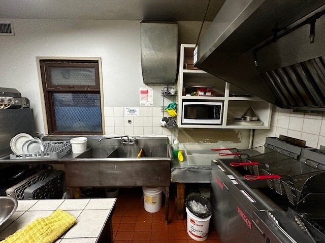 More Photos Of 2216 20th St, Delburne Hotel For Sale