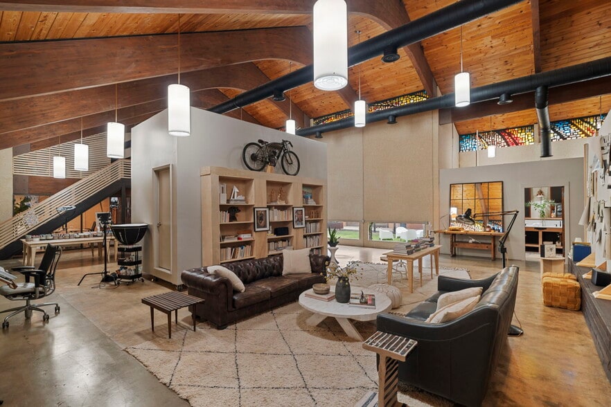 More Photos Of 4720 Avenue O 1/2, Galveston Showroom For Sale