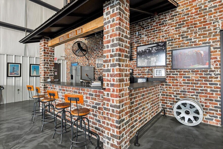 More Photos Of 9408 Learjet Ln, McKinney Airplane Hangar For Sale