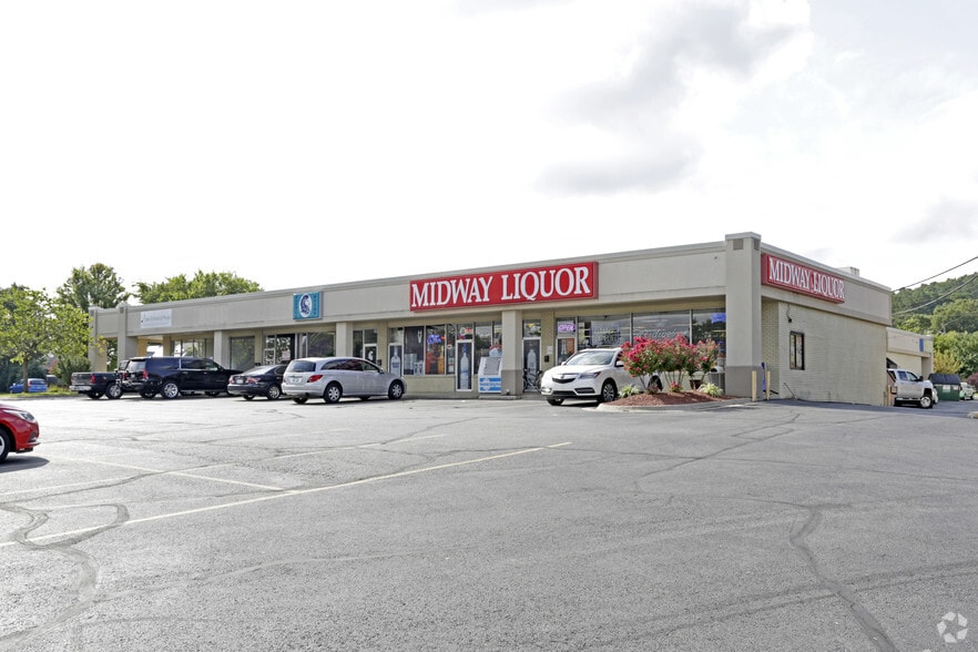 Primary Photo Of 908 E Rolling Hills Dr, Fayetteville Unknown For Lease