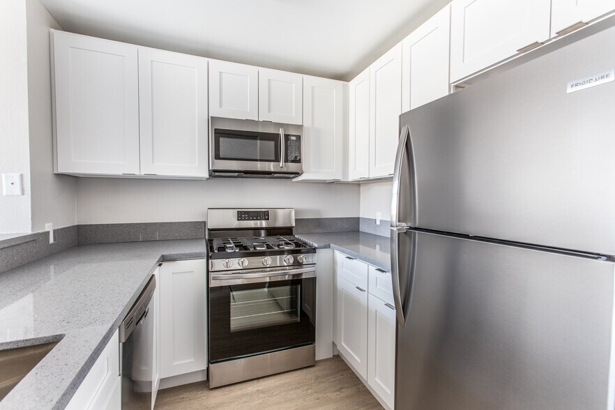 More Photos Of 130 S Alexandria Ave, Los Angeles Apartments For Sale