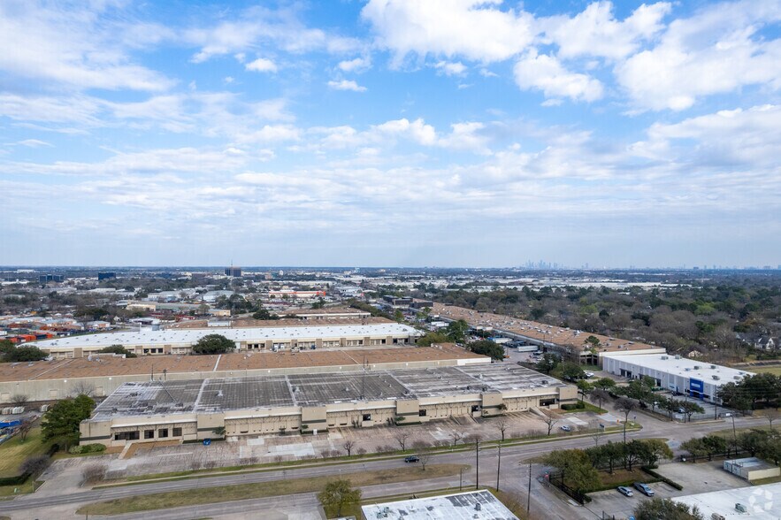 More Photos Of 9200-9230 Baythorne Dr, Houston Unknown For Lease
