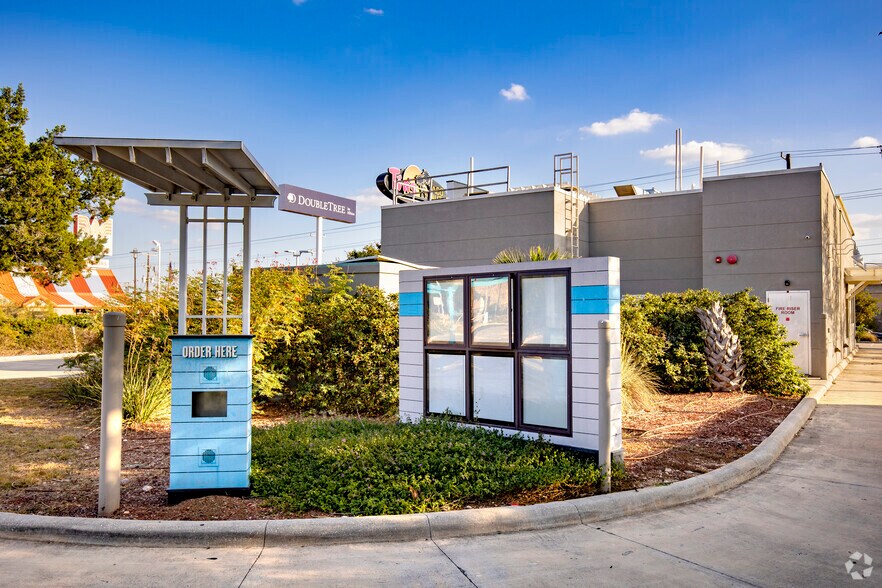 More Photos Of 6819 N Loop 1604 W, San Antonio Restaurant For Lease