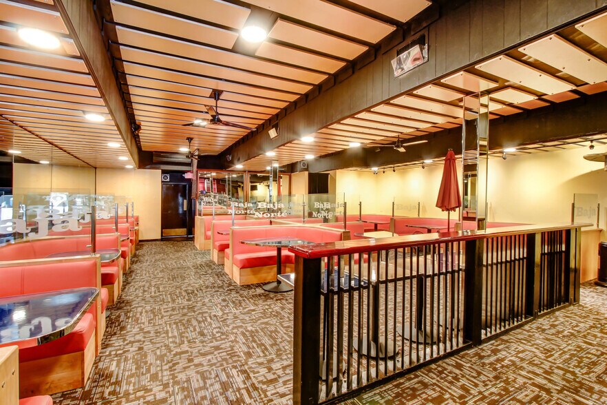 More Photos Of 144-150 S Barrington Ave, Los Angeles Storefront Retail Office For Sale