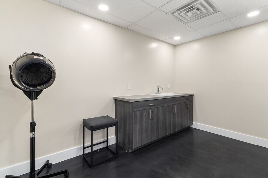 More Photos Of 1900 Tamiami Trl, Punta Gorda Office For Sale