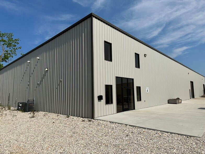 More Photos Of 53 Evergreen Rd, Strafford Warehouse For Lease