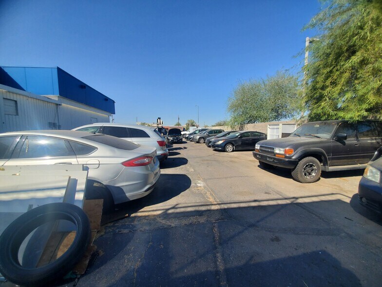 More Photos Of 2550 W Deer Valley Dr, Phoenix Auto Dealership For Sale