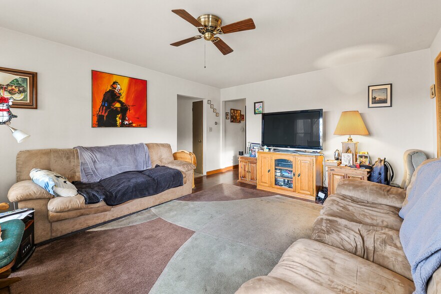 More Photos Of 4991 Arthur Rd, Slinger Hotel For Sale