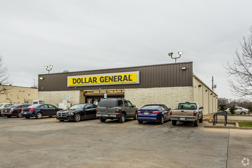 Primary Photo Of 2245 Lamar Ave, Memphis Freestanding For Sale