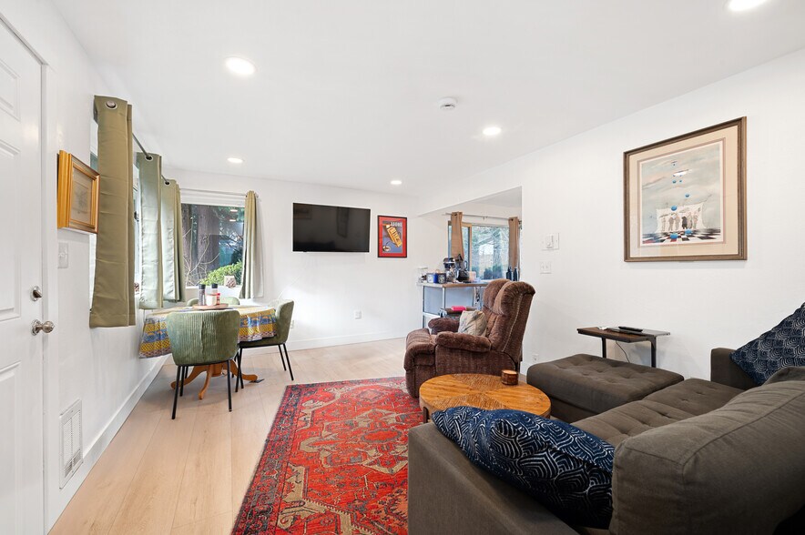 More Photos Of 1014 SW 154th St, Burien Apartments For Sale