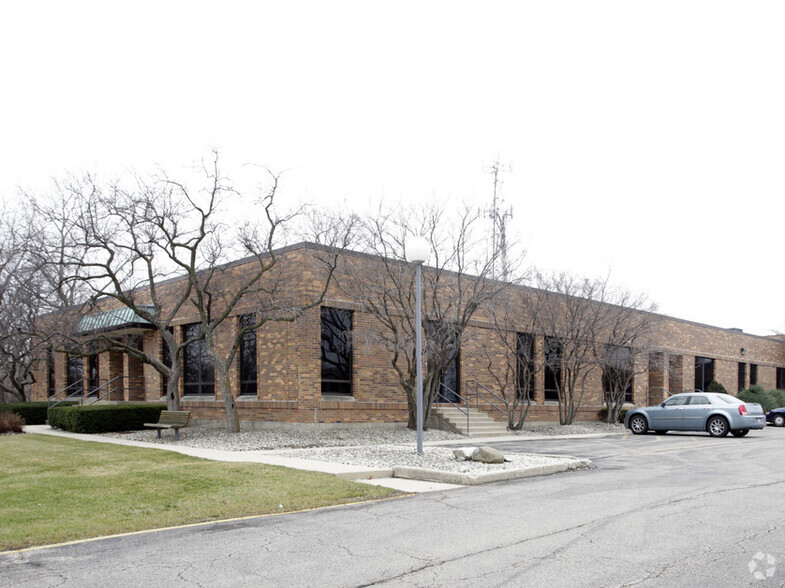 Primary Photo Of 2711-2755 Curtiss St, Downers Grove Warehouse For Lease