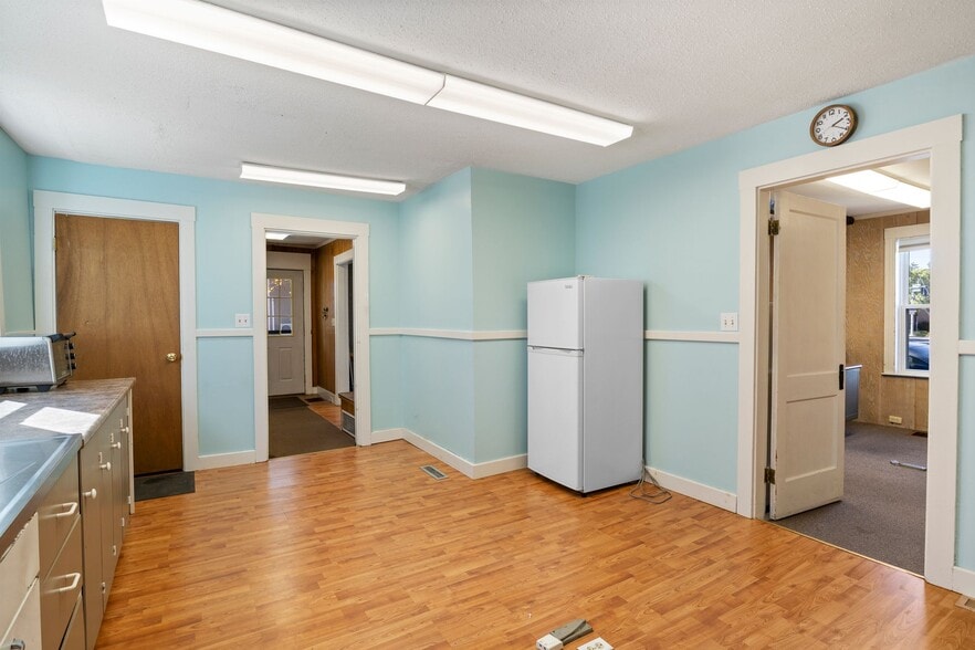 More Photos Of 10 Elm St, Gorham Office For Sale