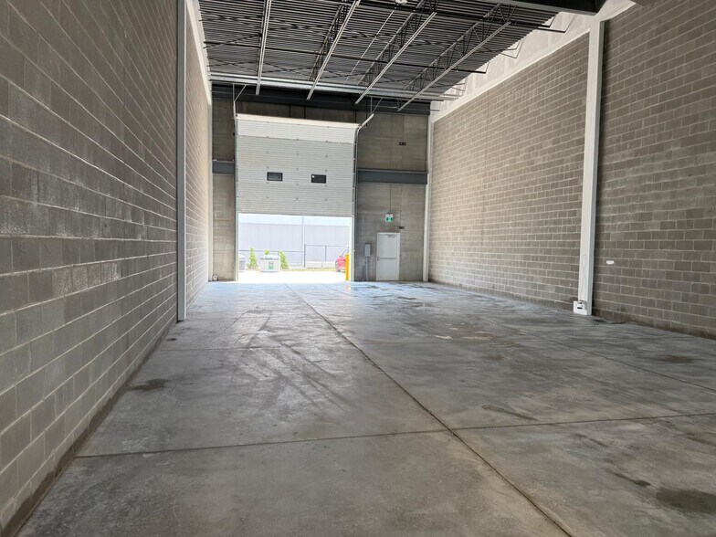 More Photos Of 125 Goddard Cres, Cambridge Warehouse For Sale